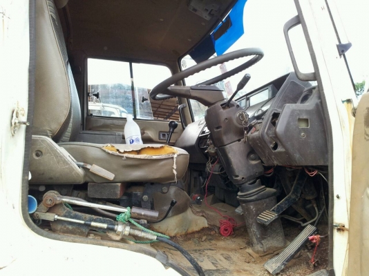 รถฮีโน่ 10 ล้อ บรรทุกน้ำ  KT - 725  / 168 แรงม้า.   สนใจติดต่อ  081 - 6079515