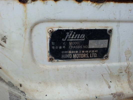 รถฮีโน่ 10 ล้อ บรรทุกน้ำ  KT - 725  / 168 แรงม้า.   สนใจติดต่อ  081 - 6079515
