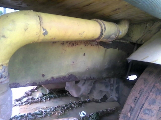 รถฮีโน่ 10 ล้อ บรรทุกน้ำ  KT - 725  / 168 แรงม้า.   สนใจติดต่อ  081 - 6079515