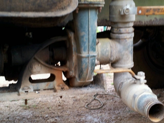 รถฮีโน่ 10 ล้อ บรรทุกน้ำ  KT - 725  / 168 แรงม้า.   สนใจติดต่อ  081 - 6079515