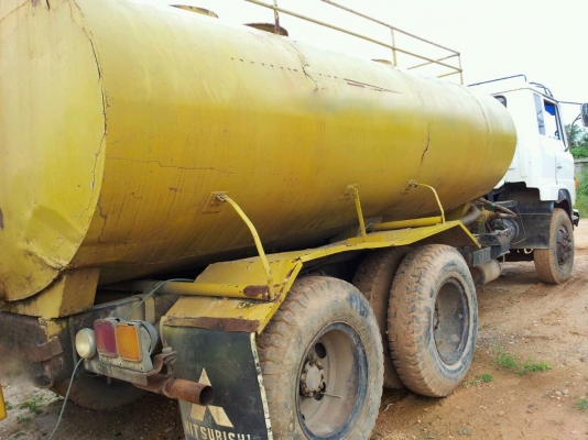 รถฮีโน่ 10 ล้อ บรรทุกน้ำ  KT - 725  / 168 แรงม้า.   สนใจติดต่อ  081 - 6079515