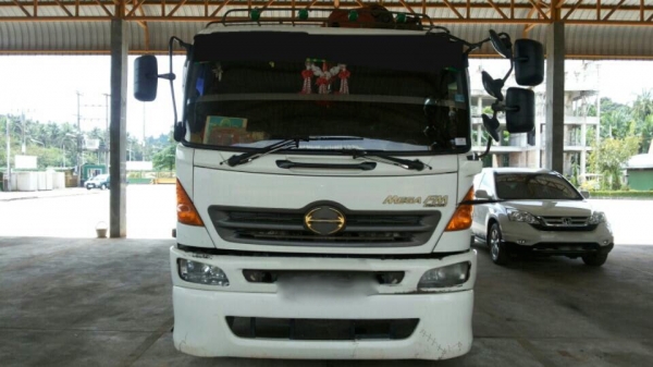 รถฮีโน่ 10 ล้อ หัวลาก FM1J  260 แรงม้า. ปี 48  ( ขาย เฉพาะแม่. )    สนใจติดต่อ  081 - 6079515