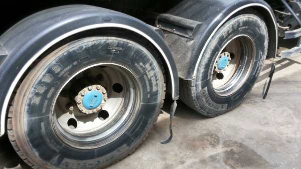 รถฮีโน่ 10 ล้อ หัวลาก FM1J  260 แรงม้า. ปี 48  ( ขาย เฉพาะแม่. )    สนใจติดต่อ  081 - 6079515