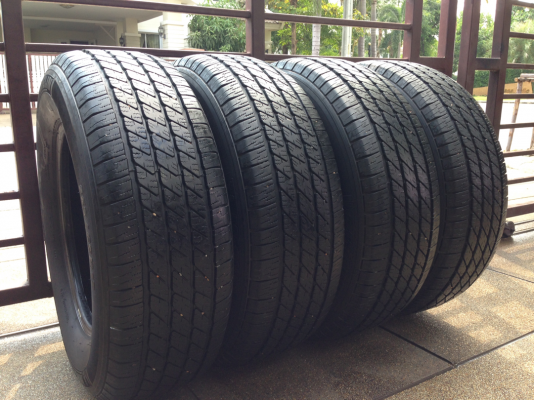 ยาง Michelin 265 65 17 กลางปี13 ดอกเต็ม ไม่มีปะ พร้อมใช้งานยาวๆ ราคาไม่แพง