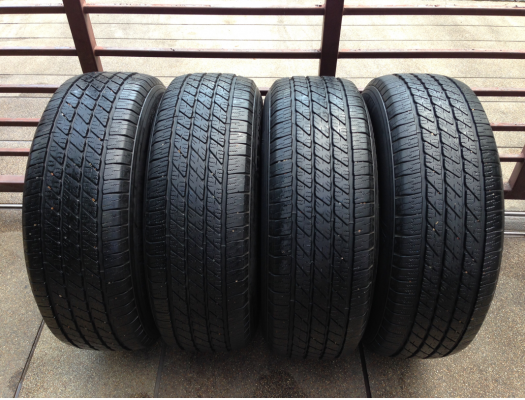 ยาง Michelin 265 65 17 กลางปี13 ดอกเต็ม ไม่มีปะ พร้อมใช้งานยาวๆ ราคาไม่แพง