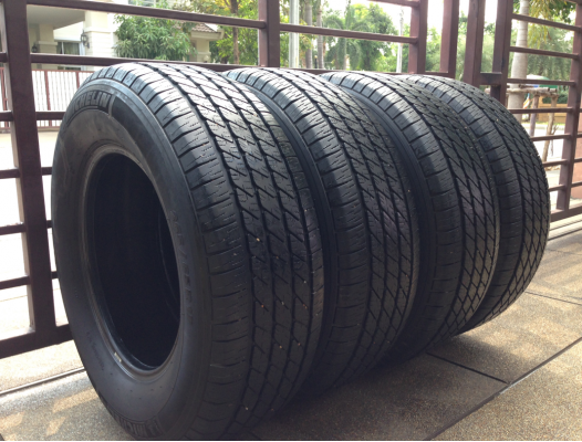 ยาง Michelin 265 65 17 กลางปี13 ดอกเต็ม ไม่มีปะ พร้อมใช้งานยาวๆ ราคาไม่แพง
