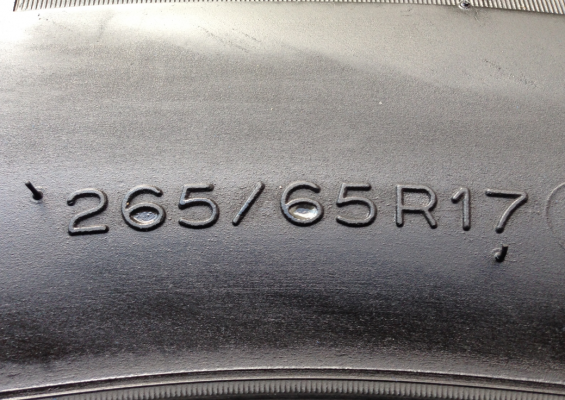 ยาง Michelin 265 65 17 กลางปี13 ดอกเต็ม ไม่มีปะ พร้อมใช้งานยาวๆ ราคาไม่แพง