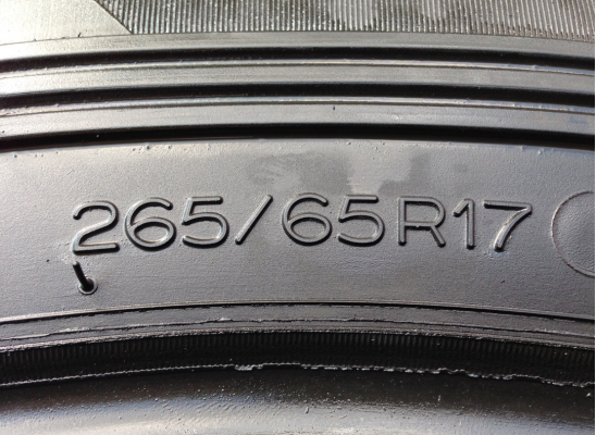 ยาง Michelin Latitude Cross 265 65 17 กลางปี12 ดอกเต็ม พร้อมใช้งาน ราคาไม่แพง