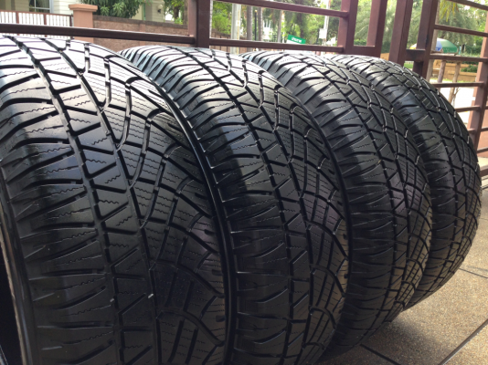 ยาง Michelin Latitude Cross 265 65 17 กลางปี12 ดอกเต็ม พร้อมใช้งาน ราคาไม่แพง