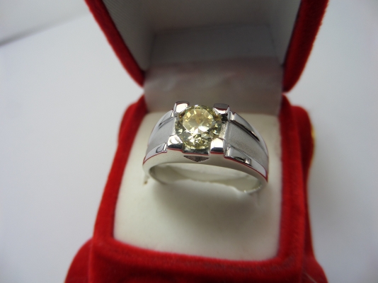 แหวนเงินเพชรสีน้ำมันกาด