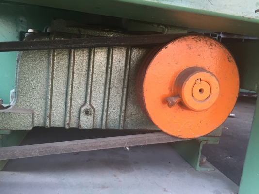 ขายเครื่องม้วนพลาสติก มอเตอร์7แรงมีเบรกในตัว ใต้ฐานม้วนมีเกียร์ทด