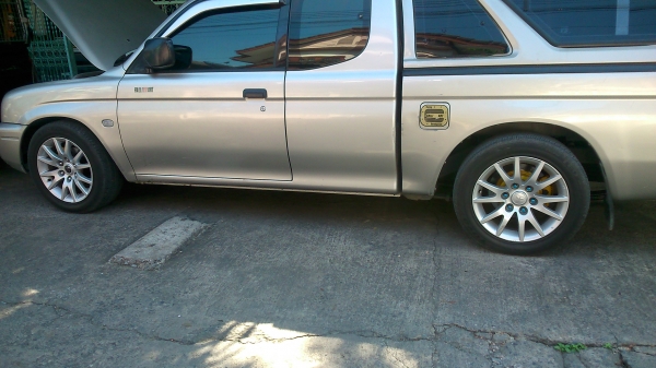 แม็กปาเจโร่ 17 พร้อมยาง toyo 225/55/17 ใส่สตราด้า แม็กปาเจโร่ 17 พร้อมยาง toyo 225/55/17 ใส่สตราด้า