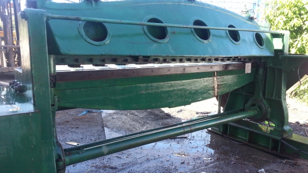 ขายเครื่องเชื่อมเครื่องตัด8 ฟุตรุ่นโบราณ2เครื่อง 60,000 บาท