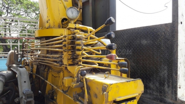 รถบรรทุกติดเครน ยี่ห้อ HINO   รุ่น FF173A ปีจดทะเบียน 2544 มีภาพวีดีโอประกอบการตัดสินใจด้วยครับ