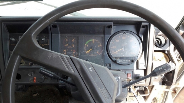 รถบรรทุกติดเครน ยี่ห้อ HINO   รุ่น FF173A ปีจดทะเบียน 2544 มีภาพวีดีโอประกอบการตัดสินใจด้วยครับ