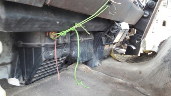 รถบรรทุกติดเครน ยี่ห้อ HINO   รุ่น FF173A ปีจดทะเบียน 2544 มีภาพวีดีโอประกอบการตัดสินใจด้วยครับ