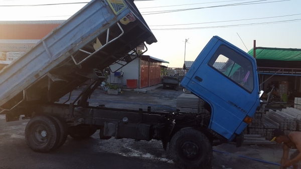 หกล้อดั้ม 115 เครืองดี มีสโล์