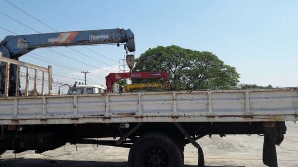 รถบรรทุกติดเครน HINO  เครนยี่ห้อ TADANO 195 แรงม้า ปีจดทะเบียน 2541