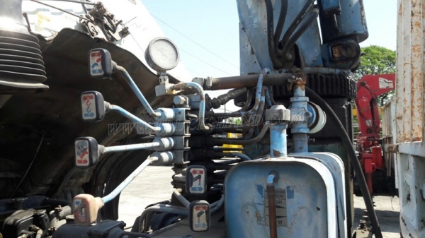 รถบรรทุกติดเครน HINO  เครนยี่ห้อ TADANO 195 แรงม้า ปีจดทะเบียน 2541