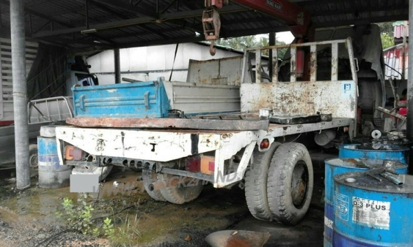 รถบรรทุกติดเครน HINO  เครนยี่ห้อ TADANO 195 แรงม้า ปีจดทะเบียน 2541