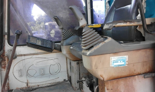 ขายถูกๆรถแบคโฮ KOMATSU PC200-5 โซ่หนาไฟฟ้าเต็มเอวแน่นเครื่องดีปั้มดีทำงานดีไม่มีโหลด