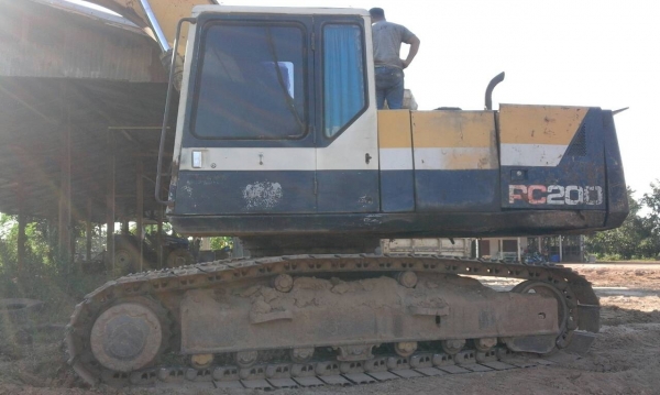 ขายถูกๆรถแบคโฮ KOMATSU PC200-5 โซ่หนาไฟฟ้าเต็มเอวแน่นเครื่องดีปั้มดีทำงานดีไม่มีโหลด