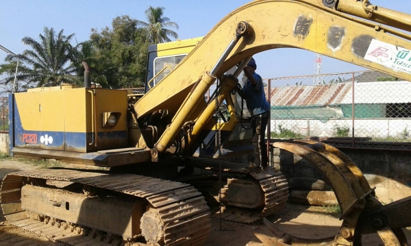 ขายรถแบคโฮ KOMATSU PC120-2 เอกสารอินวอย ราคา 450000