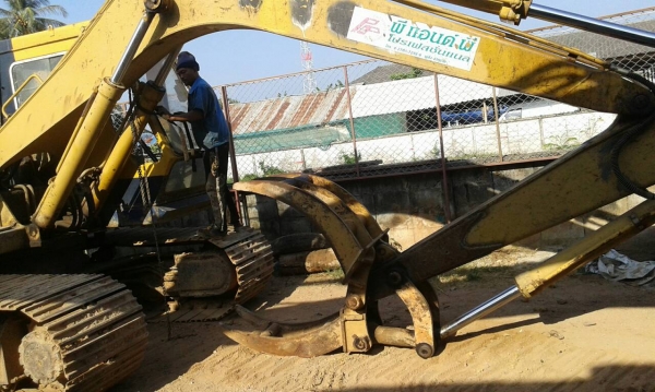 ขายรถแบคโฮ KOMATSU PC120-2 เอกสารอินวอย ราคา 450000