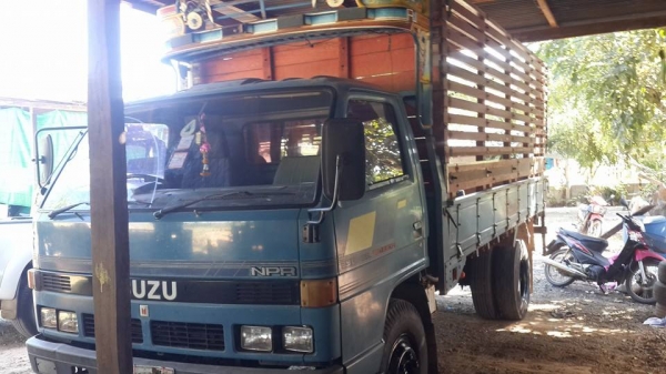 ขาย6ล้อnpr115 ปี35 สีเดิมหัวบาง แชชซีสวยเดิม ช่วงล่างใหญ่fหลัง คอกสูง เดิมไม่เคยชน เอกสารเล่มทะเบียนพร้อมโอน ภายในสวยครบ