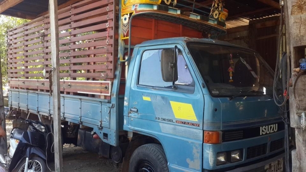 ขาย6ล้อnpr115 ปี35 สีเดิมหัวบาง แชชซีสวยเดิม ช่วงล่างใหญ่fหลัง คอกสูง เดิมไม่เคยชน เอกสารเล่มทะเบียนพร้อมโอน ภายในสวยครบ