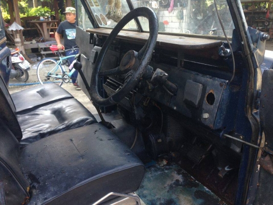 ขายรถแลนด์โรเวอร์ เครื่องดีเซลC240 อีซูซุ ขับ2มีคานหน้าให้ไว้ต่อเป็น4x4พร้อมฟรีล็อค รถขับได้แต่ไม่มีทะเบียน ขายให้เอาไปใช้ในนาในไร่ถูกกว่ามอไซค์ ขาย 42000 บาทครับ มีแอร์นะครับ