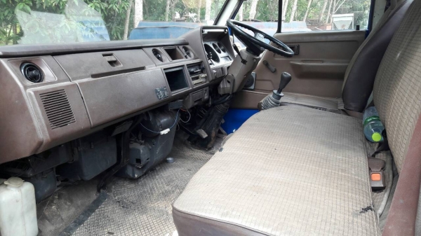 ขายรถบรรทุก 6 ล้อกระบะคาร์โก้ TOYOTA 115 แรงม้า กระบะยาว 4.20 แรงม้า เกียร์สั้น ราคา 170000