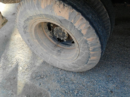 รถอีซูซู 6 ล้อ ( ไม่ดั้ม ) NPR 130 แรงม้า. ปี 46.   สนใจติดต่อ  081 - 6079515