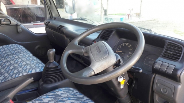 รถอีซูซู 6 ล้อ ( ไม่ดั้ม ) NPR 130 แรงม้า. ปี 46.   สนใจติดต่อ  081 - 6079515