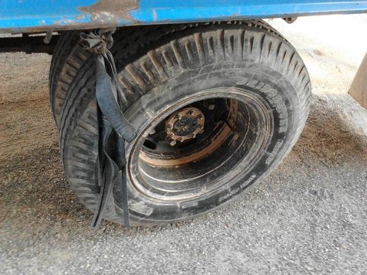 รถอีซูซู 6 ล้อ ( ไม่ดั้ม ) NPR 130 แรงม้า. ปี 46.   สนใจติดต่อ  081 - 6079515