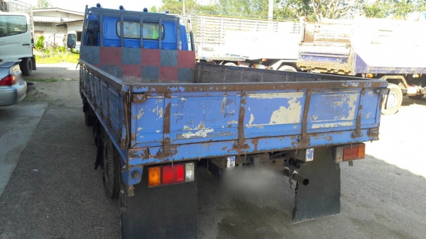 รถอีซูซู 6 ล้อ ( ไม่ดั้ม ) NPR 130 แรงม้า. ปี 46.   สนใจติดต่อ  081 - 6079515