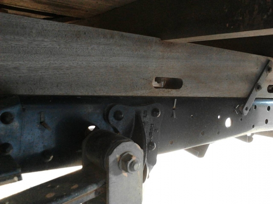 รถอีซูซู 6 ล้อ ( ไม่ดั้ม ) NPR 130 แรงม้า. ปี 46.   สนใจติดต่อ  081 - 6079515