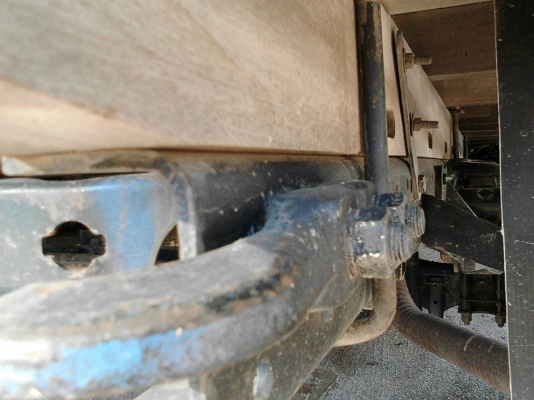 รถอีซูซู 6 ล้อ ( ไม่ดั้ม ) NPR 130 แรงม้า. ปี 46.   สนใจติดต่อ  081 - 6079515