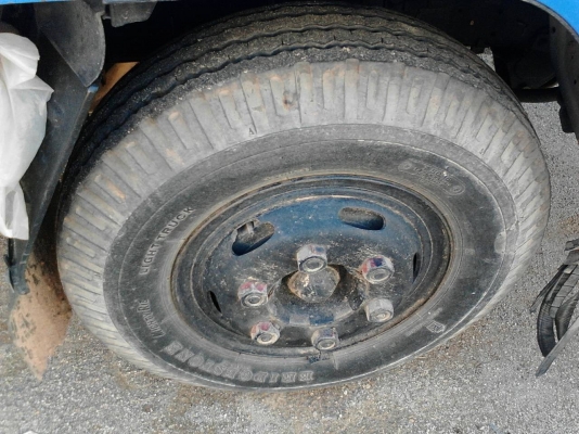 รถอีซูซู 6 ล้อ ( ไม่ดั้ม ) NPR 130 แรงม้า. ปี 46.   สนใจติดต่อ  081 - 6079515