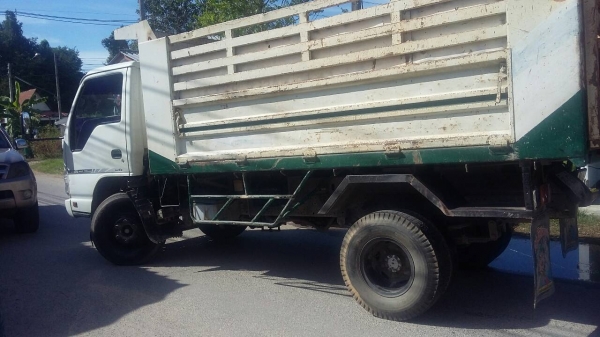 ขายรถบรรทุก 6 ล้อดัมพ์ ISUZU NQR 175 แรงม้าปี 2551 ราคา 650000