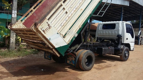 ขายรถบรรทุก 6 ล้อดัมพ์ ISUZU NQR 175 แรงม้าปี 2551 ราคา 650000