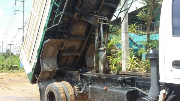 ขายรถบรรทุก 6 ล้อดัมพ์ ISUZU NQR 175 แรงม้าปี 2551 ราคา 650000