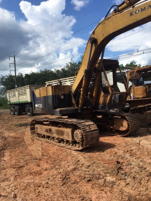 ขายรถแบคโฮ KOMATSU PC120-2 มีหัวคีปไม้พร้อมบุ้งกี๋ ราคา 380000