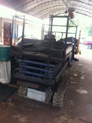 แมนลิฟท์ แบบขากรรไกร AICHI รุ่น RV040 สูง 4 เมตร