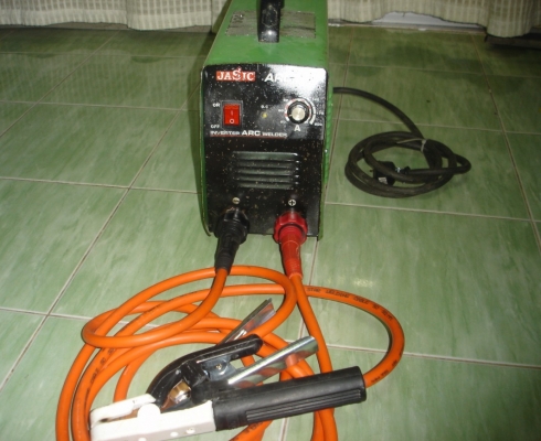 ขายเครื่องเชื่อมยี่ห้อ JASIC ระบบอินเวิร์ทเตอร์รุ่นARC200 สภาพพร้อมใช้งานครับ