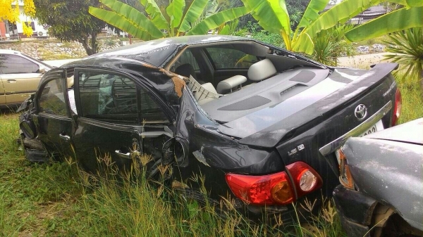 ซากโตโยต้าออติด เครื่อง1600 สีดำ โอนลอยบุคคล ปี09 เเยกขายอะไหลทุกอย่างทั้งคันมีหลายรุ่นเก๋งเเละกระบะ รับซื้อรถอุบัตเหตุทุกสภาพ