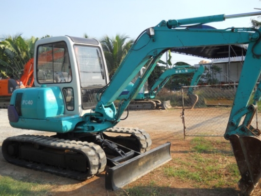 ขายรถนอกเก่าญี่ปุ่น komatsu pc40-7 หัวเก๋งรถสวยราคาถูก สนใจโทร 092-3309229 อี๊ด