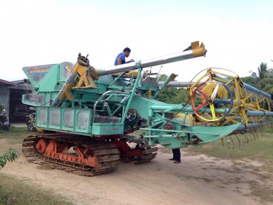 ขายรถเกี่ยวอุ้ม ไทยเจริญ ตัวเดิน 12HT นอก