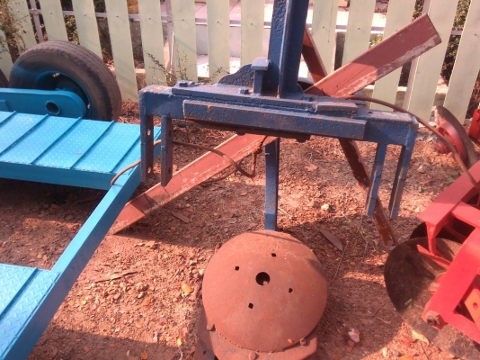 ขาย  บาท รถไถFORD 5500 77 T2 ครับ