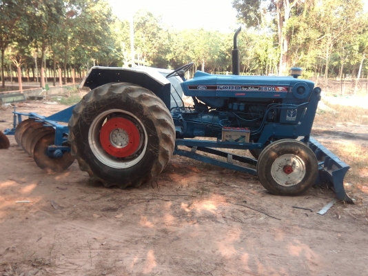 ขาย  บาท รถไถFORD 5500 77 T2 ครับ